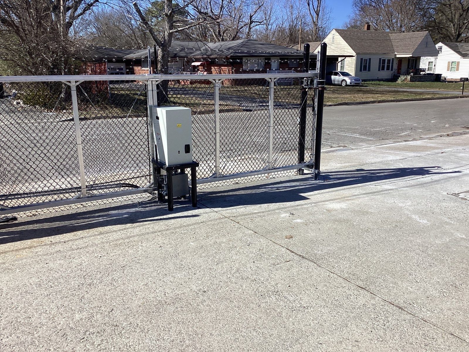 Commercial chain link slide gate with operator